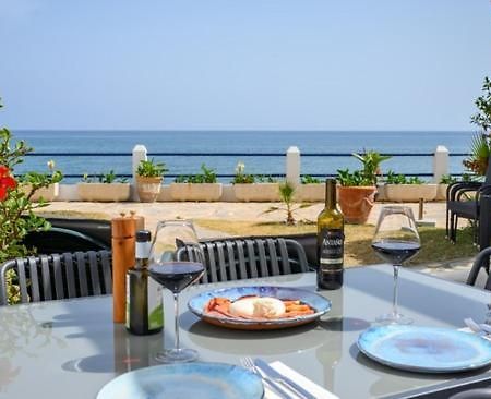 Newly Renovated 2 Bedroom Beachfront House Sitio de Calahonda Eksteriør bilde