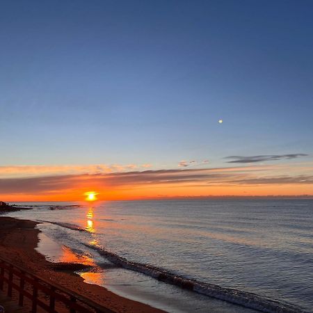 Newly Renovated 2 Bedroom Beachfront House Sitio de Calahonda Eksteriør bilde