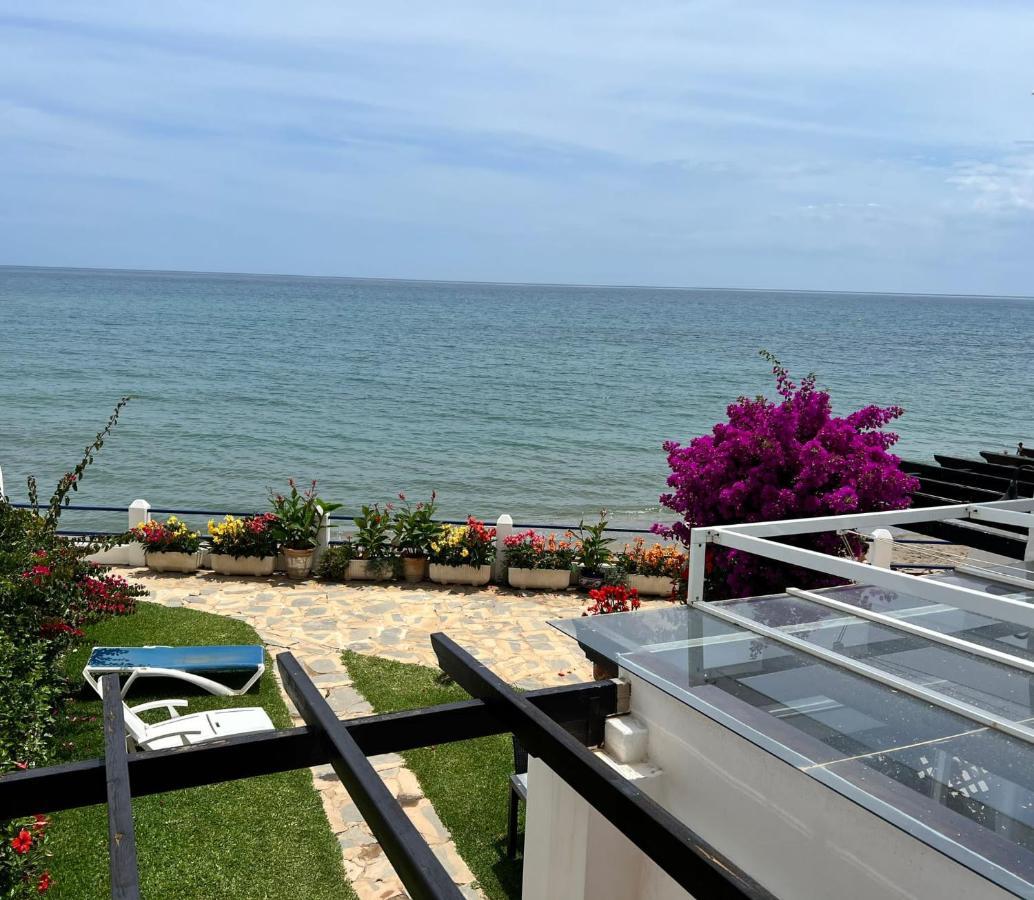 Newly Renovated 2 Bedroom Beachfront House Sitio de Calahonda Eksteriør bilde