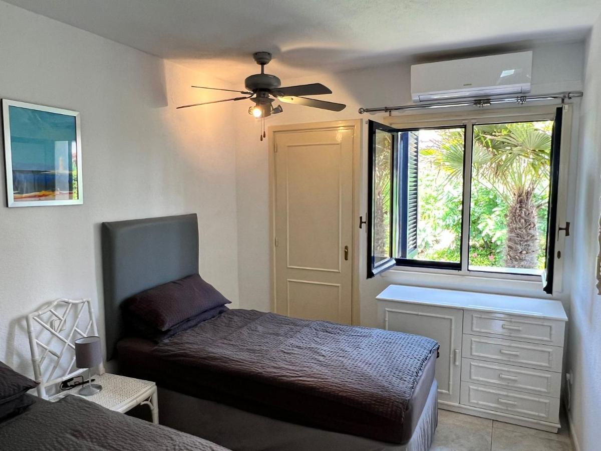 Newly Renovated 2 Bedroom Beachfront House Sitio de Calahonda Eksteriør bilde