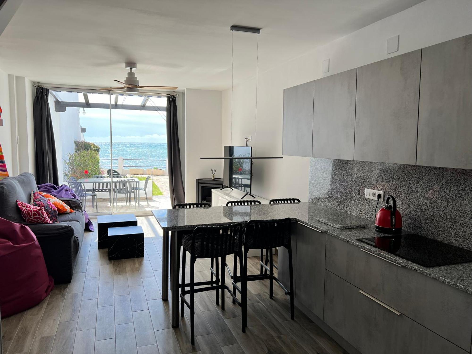 Newly Renovated 2 Bedroom Beachfront House Sitio de Calahonda Eksteriør bilde