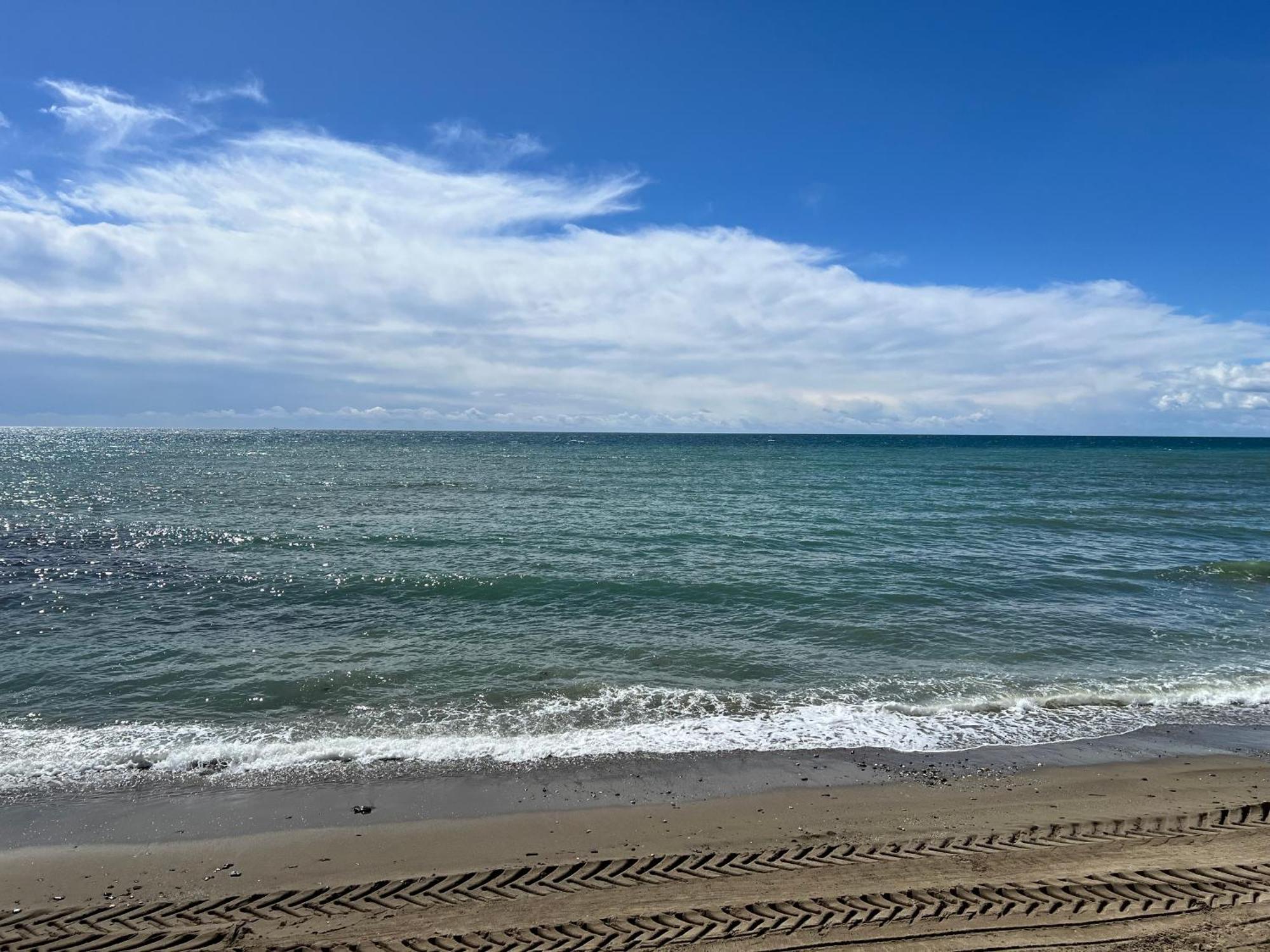 Newly Renovated 2 Bedroom Beachfront House Sitio de Calahonda Eksteriør bilde